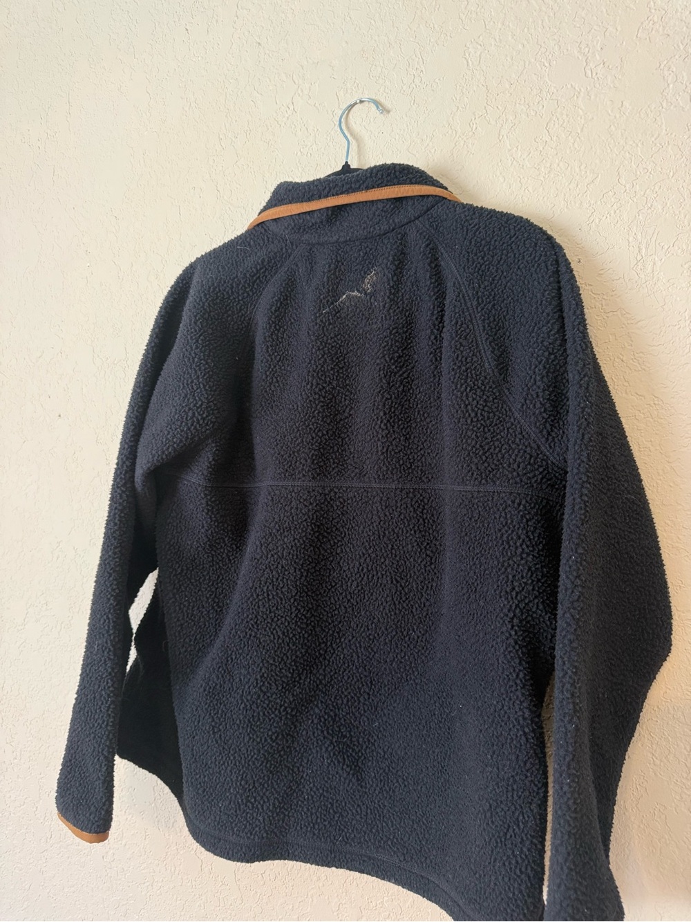 Adorable Sherpa Carhartt Sweater - Picture 5 of 7